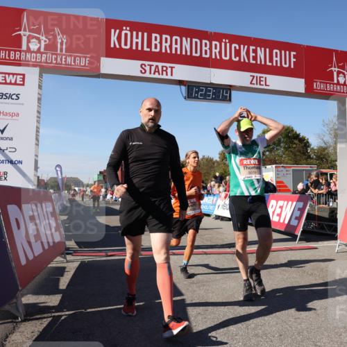 03.10.2025 - Köhlbrandbrückenlauf Lena Gebhardt http://msf.ph/oto/9053678 03.10.2025 13:23:15 Ziel 4339, 4553, 4904, 4905, 4911, 4987, 5076, 5573, 5712, 5716, 6070, 6071, 6277, 6618, 6619, 6652, 6653 meine-sportfotos.de