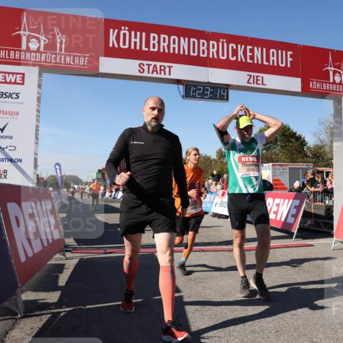 03.10.2025 - Köhlbrandbrückenlauf Lena Gebhardt http://msf.ph/oto/9053688 03.10.2025 13:23:15 Ziel 4339, 4553, 4904, 4905, 4911, 4987, 5076, 5573, 5712, 5716, 6070, 6071, 6277, 6618, 6619, 6652, 6653 meine-sportfotos.de