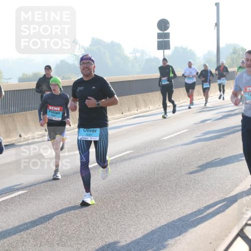 03.10.2025 - Köhlbrandbrückenlauf Lena Gebhardt http://msf.ph/oto/9053689 03.10.2025 09:16:12 Position 1 2997, 3087, 3404 meine-sportfotos.de