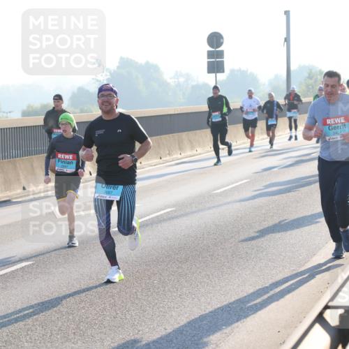 03.10.2025 - Köhlbrandbrückenlauf Lena Gebhardt http://msf.ph/oto/9053694 03.10.2025 09:16:12 Position 1 1194, 2997, 3087, 3404 meine-sportfotos.de