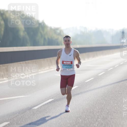 03.10.2025 - Köhlbrandbrückenlauf Jannik Wohlers http://msf.ph/oto/9053703 03.10.2025 09:10:57 Position 3 1013 meine-sportfotos.de