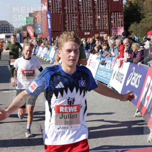 03.10.2025 - Köhlbrandbrückenlauf Jannik Wohlers http://msf.ph/oto/9053705 03.10.2025 13:09:36 Ziel 4212, 4262, 4298, 4358, 4365, 4502, 4614, 5803, 5813, 5907, 6379, 6438, 6481, 6667, 6803 meine-sportfotos.de