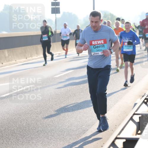 03.10.2025 - Köhlbrandbrückenlauf Lena Gebhardt http://msf.ph/oto/9053709 03.10.2025 09:16:13 Position 1 3404 meine-sportfotos.de