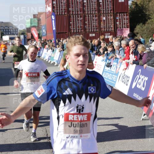 03.10.2025 - Köhlbrandbrückenlauf Jannik Wohlers http://msf.ph/oto/9053711 03.10.2025 13:09:36 Ziel 4212, 4262, 4298, 4358, 4365, 4502, 4614, 5803, 5813, 5907, 6379, 6438, 6481, 6667, 6803 meine-sportfotos.de