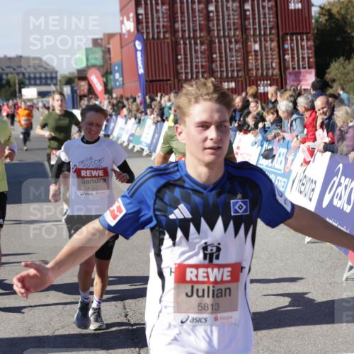 03.10.2025 - Köhlbrandbrückenlauf Jannik Wohlers http://msf.ph/oto/9053715 03.10.2025 13:09:36 Ziel 4212, 4262, 4298, 4358, 4365, 4502, 4614, 5803, 5813, 5907, 6379, 6438, 6481, 6667, 6803 meine-sportfotos.de