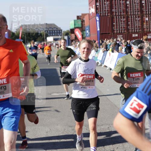 03.10.2025 - Köhlbrandbrückenlauf Jannik Wohlers http://msf.ph/oto/9053725 03.10.2025 13:09:36 Ziel 4212, 4262, 4298, 4358, 4365, 4502, 4614, 5803, 5813, 5907, 6379, 6438, 6481, 6667, 6803 meine-sportfotos.de