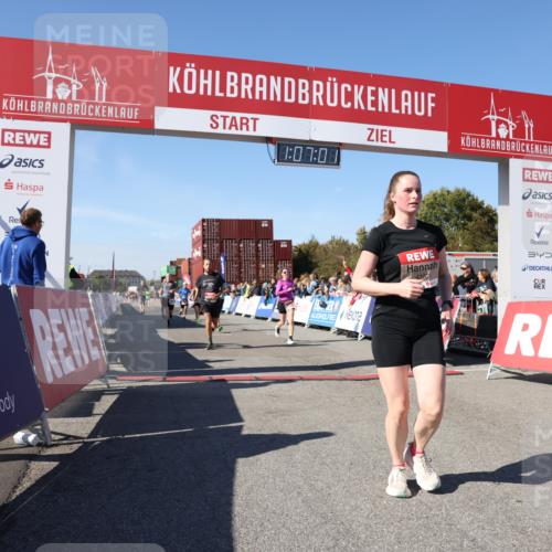 03.10.2025 - Köhlbrandbrückenlauf Lena Gebhardt http://msf.ph/oto/9053727 03.10.2025 13:07:01 Ziel 4152, 4249, 4451, 4588, 4804, 5963, 6065, 6423, 6427, 6745, 6799, 6822 meine-sportfotos.de