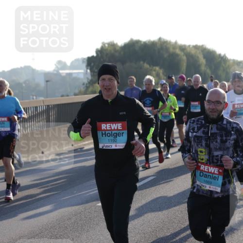 03.10.2025 - Köhlbrandbrückenlauf Jannik Wohlers http://msf.ph/oto/9053730 03.10.2025 09:20:01 Position 3 1192, 1669, 1947 meine-sportfotos.de