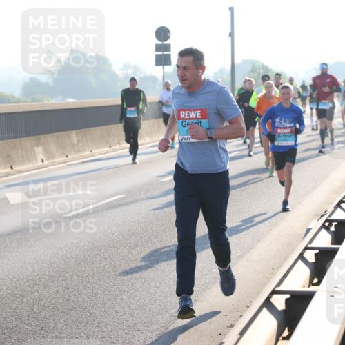 03.10.2025 - Köhlbrandbrückenlauf Lena Gebhardt http://msf.ph/oto/9053733 03.10.2025 09:16:13 Position 1 3 meine-sportfotos.de