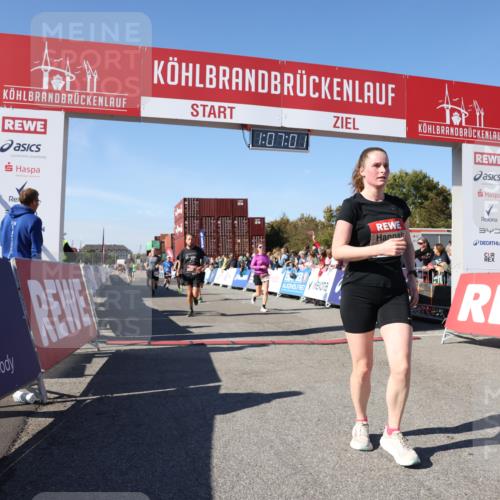 03.10.2025 - Köhlbrandbrückenlauf Lena Gebhardt http://msf.ph/oto/9053735 03.10.2025 13:07:01 Ziel 4152, 4249, 4451, 4588, 4804, 5963, 6065, 6423, 6427, 6745, 6799, 6822 meine-sportfotos.de