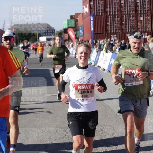 03.10.2025 - Köhlbrandbrückenlauf Jannik Wohlers http://msf.ph/oto/9053745 03.10.2025 13:09:37 Ziel 4262, 4298, 4358, 4365, 4502, 4614, 5803, 5813, 5907, 6379, 6438, 6481, 6667, 6803 meine-sportfotos.de