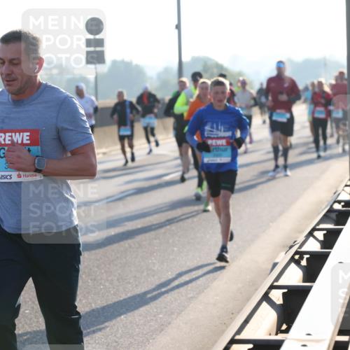 03.10.2025 - Köhlbrandbrückenlauf Lena Gebhardt http://msf.ph/oto/9053747 03.10.2025 09:16:14 Position 1  meine-sportfotos.de