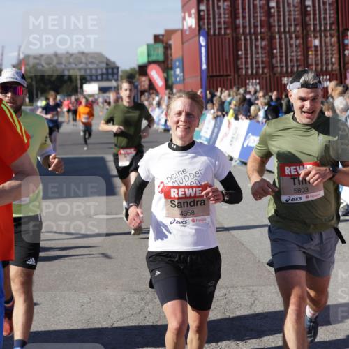 03.10.2025 - Köhlbrandbrückenlauf Jannik Wohlers http://msf.ph/oto/9053748 03.10.2025 13:09:37 Ziel 4262, 4298, 4358, 4365, 4502, 4614, 5803, 5813, 5907, 6379, 6438, 6481, 6667, 6803 meine-sportfotos.de