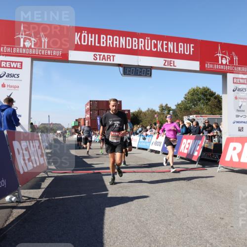 03.10.2025 - Köhlbrandbrückenlauf Lena Gebhardt http://msf.ph/oto/9053751 03.10.2025 13:07:03 Ziel 4152, 4249, 4444, 4451, 4588, 4804, 5963, 6065, 6423, 6427, 6799, 6822 meine-sportfotos.de