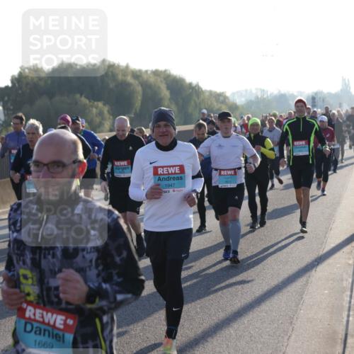03.10.2025 - Köhlbrandbrückenlauf Jannik Wohlers http://msf.ph/oto/9053755 03.10.2025 09:20:02 Position 3 1806, 1669, 1947 meine-sportfotos.de