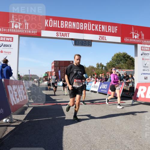 03.10.2025 - Köhlbrandbrückenlauf Lena Gebhardt http://msf.ph/oto/9053757 03.10.2025 13:07:03 Ziel 4152, 4249, 4444, 4451, 4588, 4804, 5963, 6065, 6423, 6427, 6799, 6822 meine-sportfotos.de