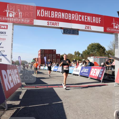 03.10.2025 - Köhlbrandbrückenlauf Lena Gebhardt http://msf.ph/oto/9053760 03.10.2025 13:23:16 Ziel 4339, 4553, 4904, 4905, 4911, 5076, 5573, 5712, 5716, 6071, 6277, 6618, 6619, 6652, 6653 meine-sportfotos.de