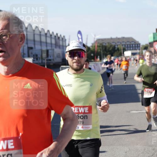 03.10.2025 - Köhlbrandbrückenlauf Jannik Wohlers http://msf.ph/oto/9053771 03.10.2025 13:09:37 Ziel 4262, 4298, 4358, 4365, 4502, 4614, 5803, 5813, 5907, 6379, 6438, 6481, 6667, 6803 meine-sportfotos.de