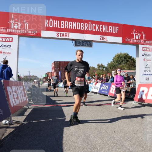 03.10.2025 - Köhlbrandbrückenlauf Lena Gebhardt http://msf.ph/oto/9053774 03.10.2025 13:07:04 Ziel 4152, 4249, 4444, 4451, 4588, 4804, 6065, 6423, 6427, 6799, 6822 meine-sportfotos.de