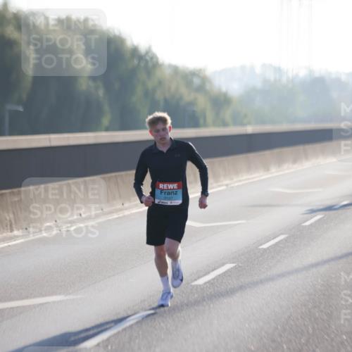 03.10.2025 - Köhlbrandbrückenlauf Jannik Wohlers http://msf.ph/oto/9053776 03.10.2025 09:11:24 Position 3 3127 meine-sportfotos.de