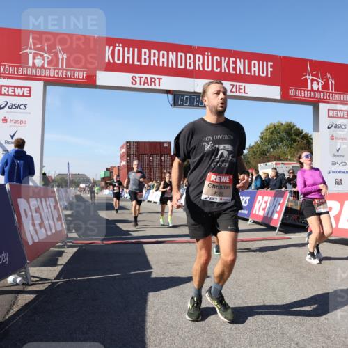 03.10.2025 - Köhlbrandbrückenlauf Lena Gebhardt http://msf.ph/oto/9053779 03.10.2025 13:07:04 Ziel 4152, 4249, 4444, 4451, 4588, 4804, 6065, 6423, 6427, 6799, 6822 meine-sportfotos.de