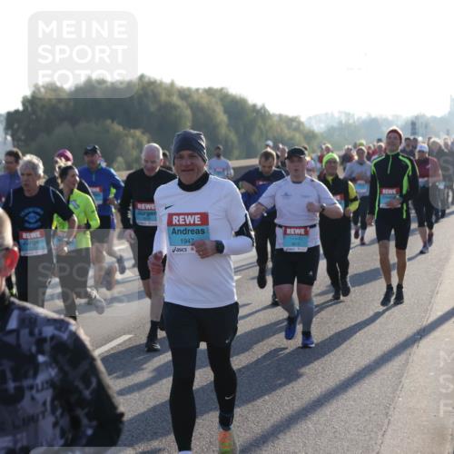 03.10.2025 - Köhlbrandbrückenlauf Jannik Wohlers http://msf.ph/oto/9053783 03.10.2025 09:20:02 Position 3 21, 1947 meine-sportfotos.de