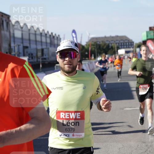 03.10.2025 - Köhlbrandbrückenlauf Jannik Wohlers http://msf.ph/oto/9053786 03.10.2025 13:09:37 Ziel 4262, 4298, 4358, 4365, 4502, 4614, 5803, 5813, 5907, 6379, 6438, 6481, 6667, 6803 meine-sportfotos.de