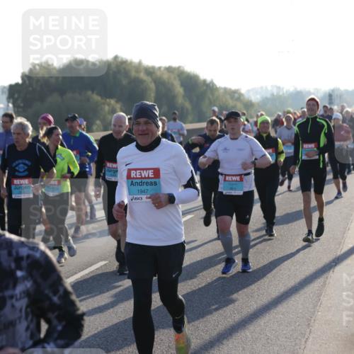 03.10.2025 - Köhlbrandbrückenlauf Jannik Wohlers http://msf.ph/oto/9053787 03.10.2025 09:20:02 Position 3 806, 1947 meine-sportfotos.de