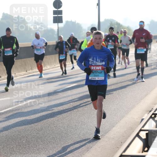 03.10.2025 - Köhlbrandbrückenlauf Lena Gebhardt http://msf.ph/oto/9053788 03.10.2025 09:16:15 Position 1 2920 meine-sportfotos.de