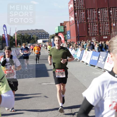 03.10.2025 - Köhlbrandbrückenlauf Jannik Wohlers http://msf.ph/oto/9053789 03.10.2025 13:09:38 Ziel 4262, 4298, 4358, 4365, 4502, 4614, 5803, 5813, 5907, 6379, 6438, 6481, 6667, 6803 meine-sportfotos.de