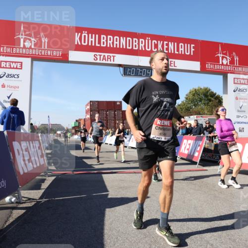 03.10.2025 - Köhlbrandbrückenlauf Lena Gebhardt http://msf.ph/oto/9053795 03.10.2025 13:07:04 Ziel 4152, 4249, 4444, 4451, 4588, 4804, 6065, 6423, 6427, 6799, 6822 meine-sportfotos.de
