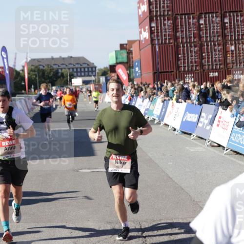 03.10.2025 - Köhlbrandbrückenlauf Jannik Wohlers http://msf.ph/oto/9053800 03.10.2025 13:09:38 Ziel 4262, 4298, 4358, 4365, 4502, 4614, 5803, 5813, 5907, 6379, 6438, 6481, 6667, 6803 meine-sportfotos.de