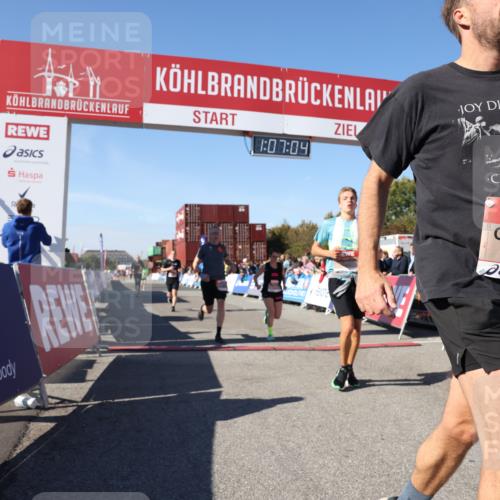 03.10.2025 - Köhlbrandbrückenlauf Lena Gebhardt http://msf.ph/oto/9053810 03.10.2025 13:07:04 Ziel 4152, 4249, 4444, 4451, 4588, 4804, 6065, 6423, 6427, 6799, 6822 meine-sportfotos.de