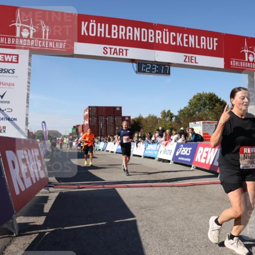 03.10.2025 - Köhlbrandbrückenlauf Lena Gebhardt http://msf.ph/oto/9053814 03.10.2025 13:23:18 Ziel 4339, 4553, 4904, 4905, 4911, 5076, 5573, 5712, 5716, 6277, 6618, 6619, 6652, 6653 meine-sportfotos.de