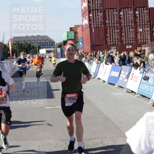 03.10.2025 - Köhlbrandbrückenlauf Jannik Wohlers http://msf.ph/oto/9053815 03.10.2025 13:09:38 Ziel 4262, 4298, 4358, 4365, 4502, 4614, 5803, 5813, 5907, 6379, 6438, 6481, 6667, 6803 meine-sportfotos.de