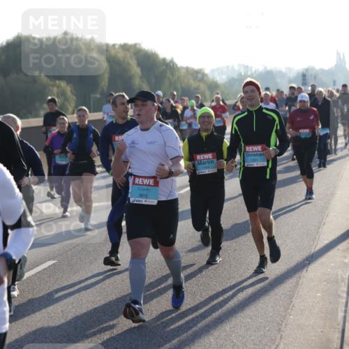 03.10.2025 - Köhlbrandbrückenlauf Jannik Wohlers http://msf.ph/oto/9053825 03.10.2025 09:20:03 Position 3 1947, 3815, 1464, 1201 meine-sportfotos.de