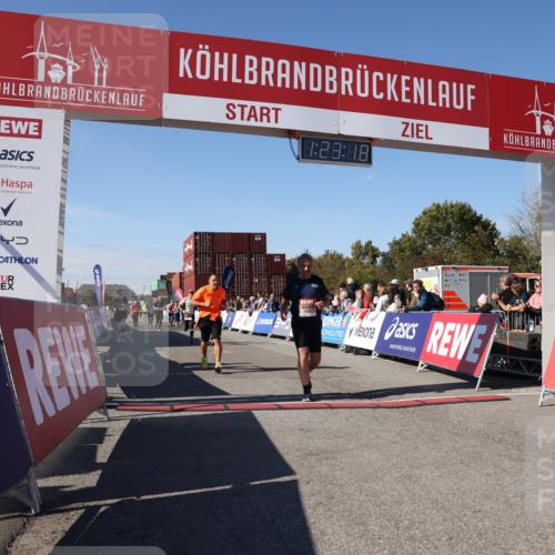 03.10.2025 - Köhlbrandbrückenlauf Lena Gebhardt http://msf.ph/oto/9053831 03.10.2025 13:23:18 Ziel 4339, 4553, 4904, 4905, 4911, 5076, 5573, 5712, 5716, 6277, 6618, 6619, 6652, 6653 meine-sportfotos.de