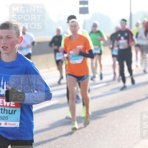 03.10.2025 - Köhlbrandbrückenlauf Lena Gebhardt http://msf.ph/oto/9053838 03.10.2025 09:16:16 Position 1 2920 meine-sportfotos.de