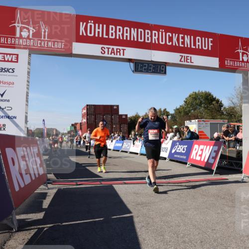 03.10.2025 - Köhlbrandbrückenlauf Lena Gebhardt http://msf.ph/oto/9053840 03.10.2025 13:23:19 Ziel 4339, 4553, 4904, 4905, 4911, 5076, 5573, 5716, 6277, 6618, 6619, 6652, 6653 meine-sportfotos.de