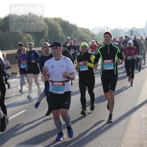 03.10.2025 - Köhlbrandbrückenlauf Jannik Wohlers http://msf.ph/oto/9053841 03.10.2025 09:20:04 Position 3 1848, 3815, 1464, 1201 meine-sportfotos.de