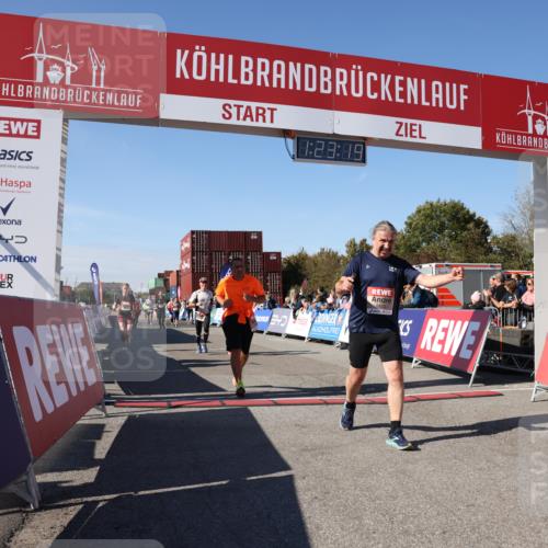 03.10.2025 - Köhlbrandbrückenlauf Lena Gebhardt http://msf.ph/oto/9053857 03.10.2025 13:23:19 Ziel 4339, 4553, 4904, 4905, 4911, 5076, 5573, 5716, 6277, 6618, 6619, 6652, 6653 meine-sportfotos.de
