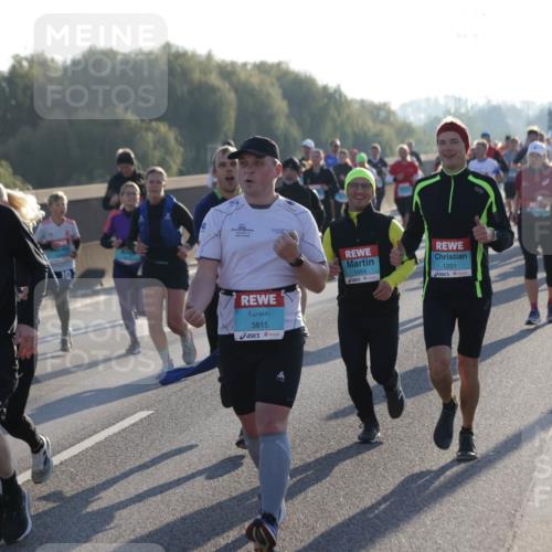 03.10.2025 - Köhlbrandbrückenlauf Jannik Wohlers http://msf.ph/oto/9053858 03.10.2025 09:20:04 Position 3 1848, 10, 3815, 1464, 1201 meine-sportfotos.de