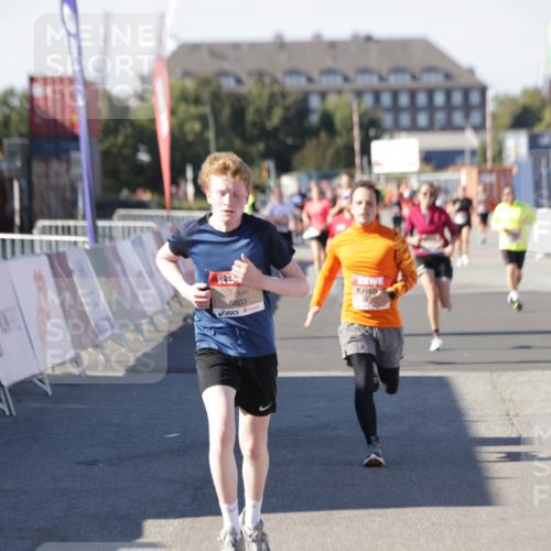 03.10.2025 - Köhlbrandbrückenlauf Jannik Wohlers http://msf.ph/oto/9053859 03.10.2025 13:09:40 Ziel 4262, 4298, 4358, 4365, 4502, 4614, 5803, 5813, 5907, 6308, 6379, 6438, 6481, 6659, 6667, 6803 meine-sportfotos.de