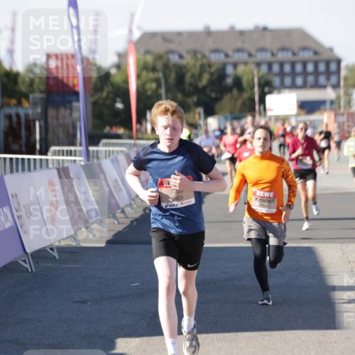 03.10.2025 - Köhlbrandbrückenlauf Jannik Wohlers http://msf.ph/oto/9053864 03.10.2025 13:09:40 Ziel 4262, 4298, 4358, 4365, 4502, 4614, 5803, 5813, 5907, 6308, 6379, 6438, 6481, 6659, 6667, 6803 meine-sportfotos.de
