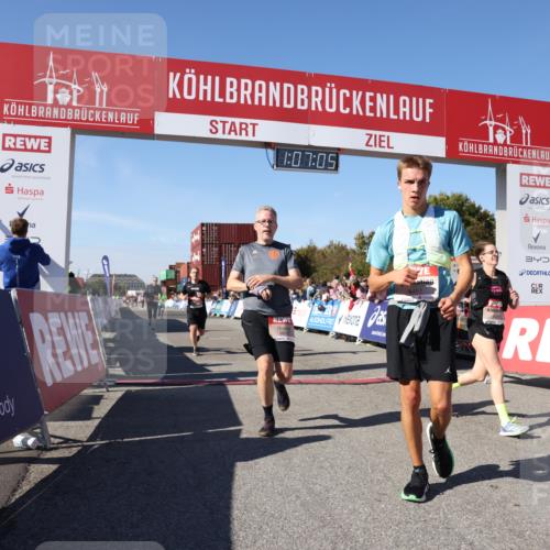 03.10.2025 - Köhlbrandbrückenlauf Lena Gebhardt http://msf.ph/oto/9053868 03.10.2025 13:07:06 Ziel 4152, 4249, 4444, 4451, 4588, 4804, 6065, 6302, 6423, 6427, 6467, 6799, 6822 meine-sportfotos.de
