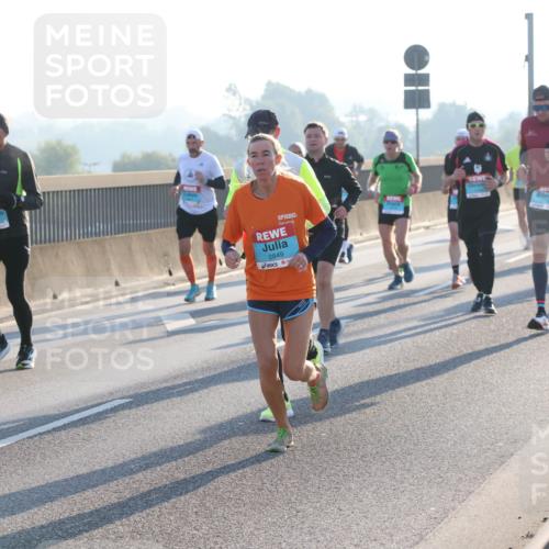 03.10.2025 - Köhlbrandbrückenlauf Lena Gebhardt http://msf.ph/oto/9053876 03.10.2025 09:16:17 Position 1 2849 meine-sportfotos.de