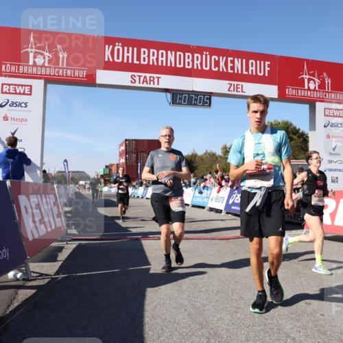 03.10.2025 - Köhlbrandbrückenlauf Lena Gebhardt http://msf.ph/oto/9053878 03.10.2025 13:07:06 Ziel 4152, 4249, 4444, 4451, 4588, 4804, 6065, 6302, 6423, 6427, 6467, 6799, 6822 meine-sportfotos.de