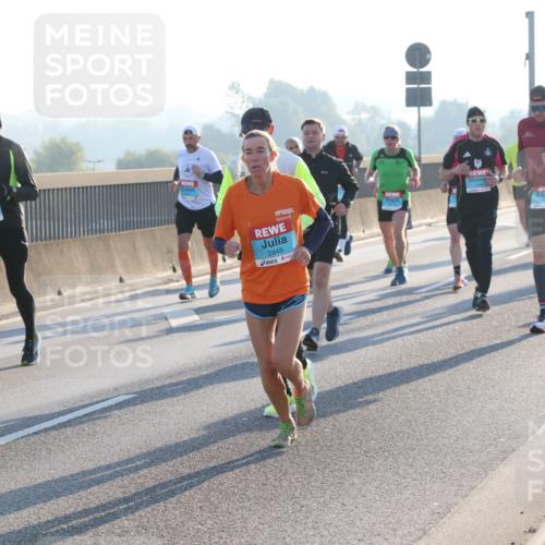 03.10.2025 - Köhlbrandbrückenlauf Lena Gebhardt http://msf.ph/oto/9053883 03.10.2025 09:16:17 Position 1 2849 meine-sportfotos.de