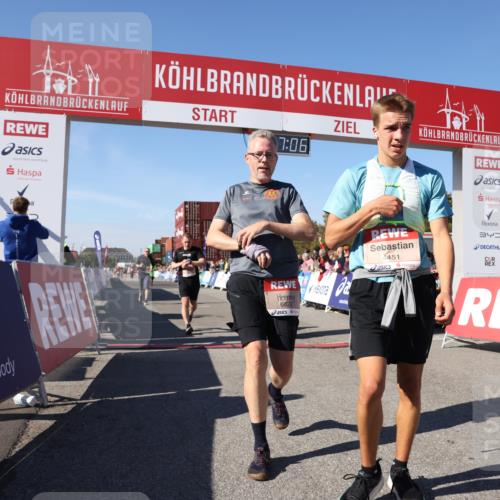 03.10.2025 - Köhlbrandbrückenlauf Lena Gebhardt http://msf.ph/oto/9053900 03.10.2025 13:07:06 Ziel 4152, 4249, 4444, 4451, 4588, 4804, 6065, 6302, 6423, 6427, 6467, 6799, 6822 meine-sportfotos.de