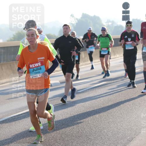 03.10.2025 - Köhlbrandbrückenlauf Lena Gebhardt http://msf.ph/oto/9053901 03.10.2025 09:16:18 Position 1 2849 meine-sportfotos.de